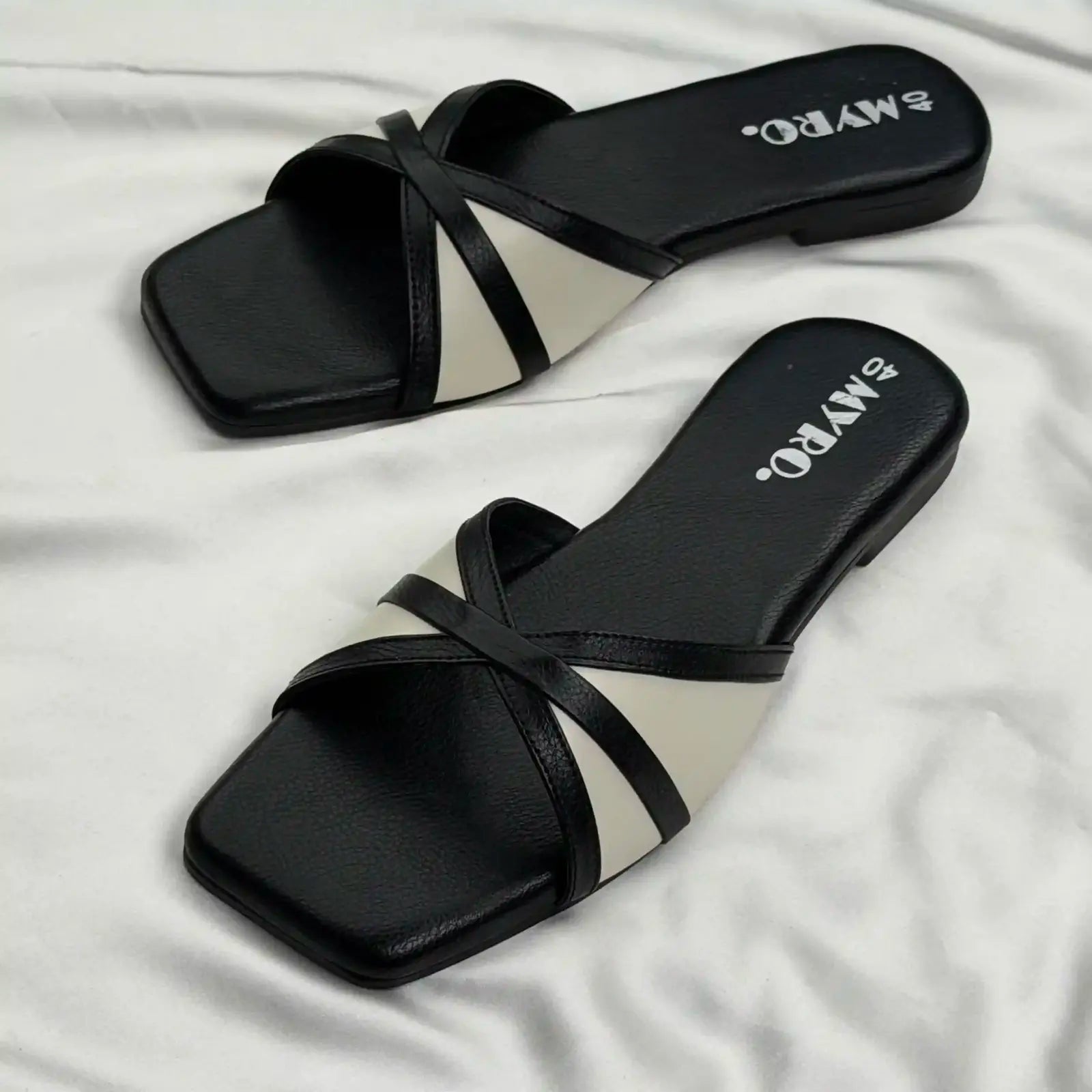 Sania Black Slide - MYRO